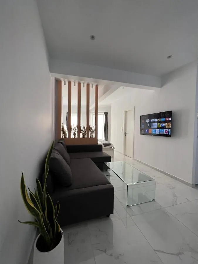 Modern 1-Bedroom Apartment In The City Center Salonicco