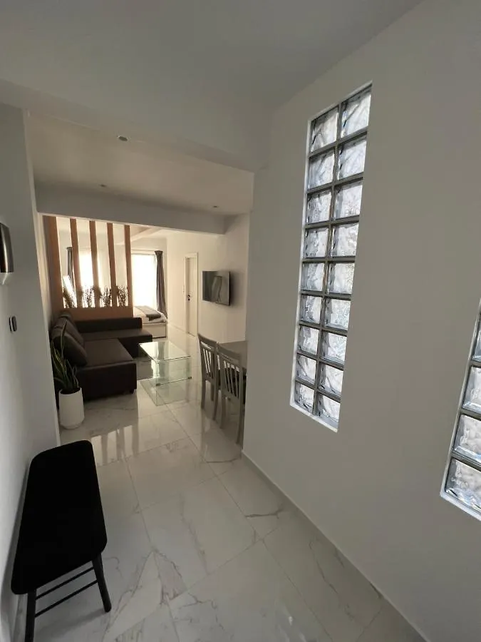 Modern 1-Bedroom Apartment In The City Center Θεσσαλονίκη
