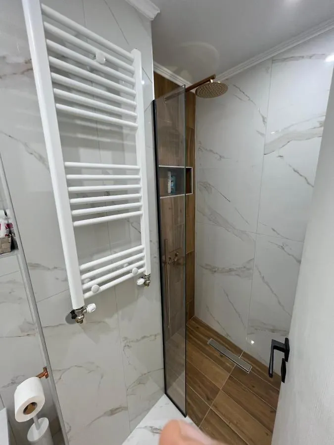 סלוניקי Modern 1-Bedroom Apartment In The City Center יוון